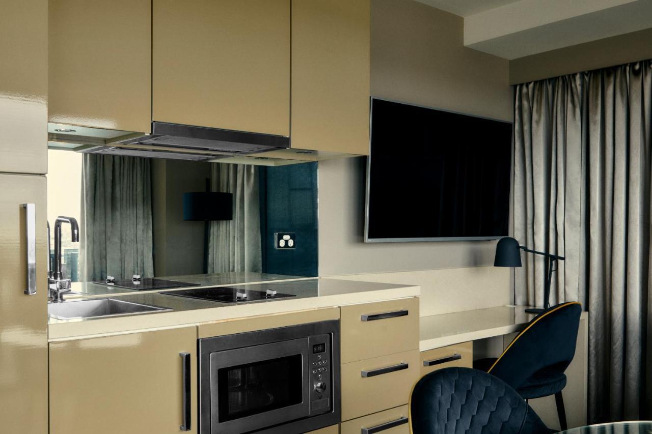 Отель The Kinson Мельбурн Экстерьер фото A kitchen in a serviced apartment